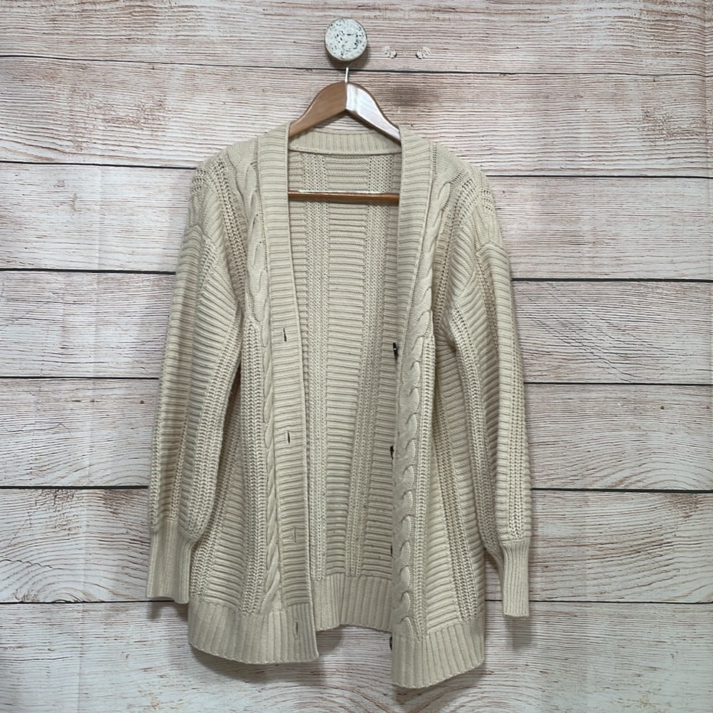 Woman’s Medium Beige Knit Open Sweater